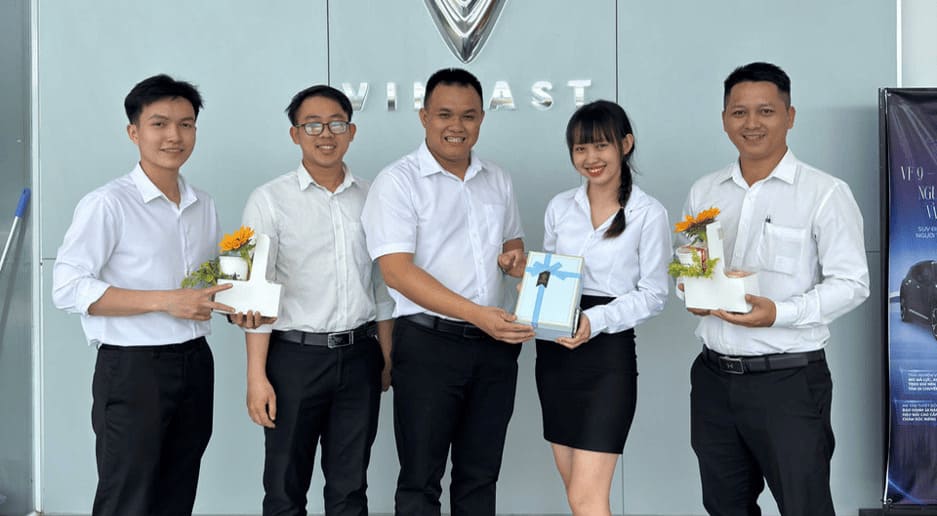 ĐỘI NGŨ NHÂN SỰ